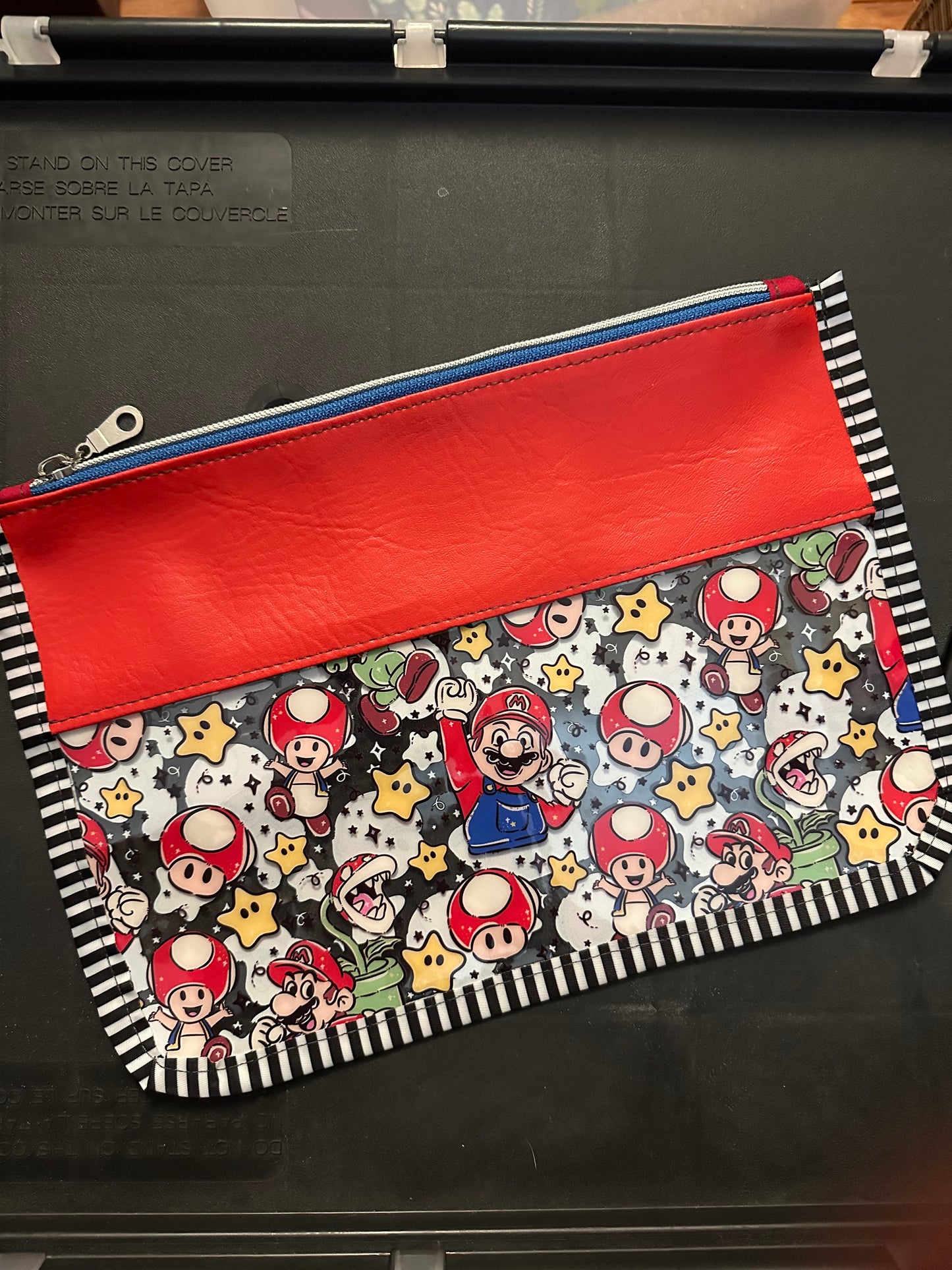 The Flat Clear Pouch
