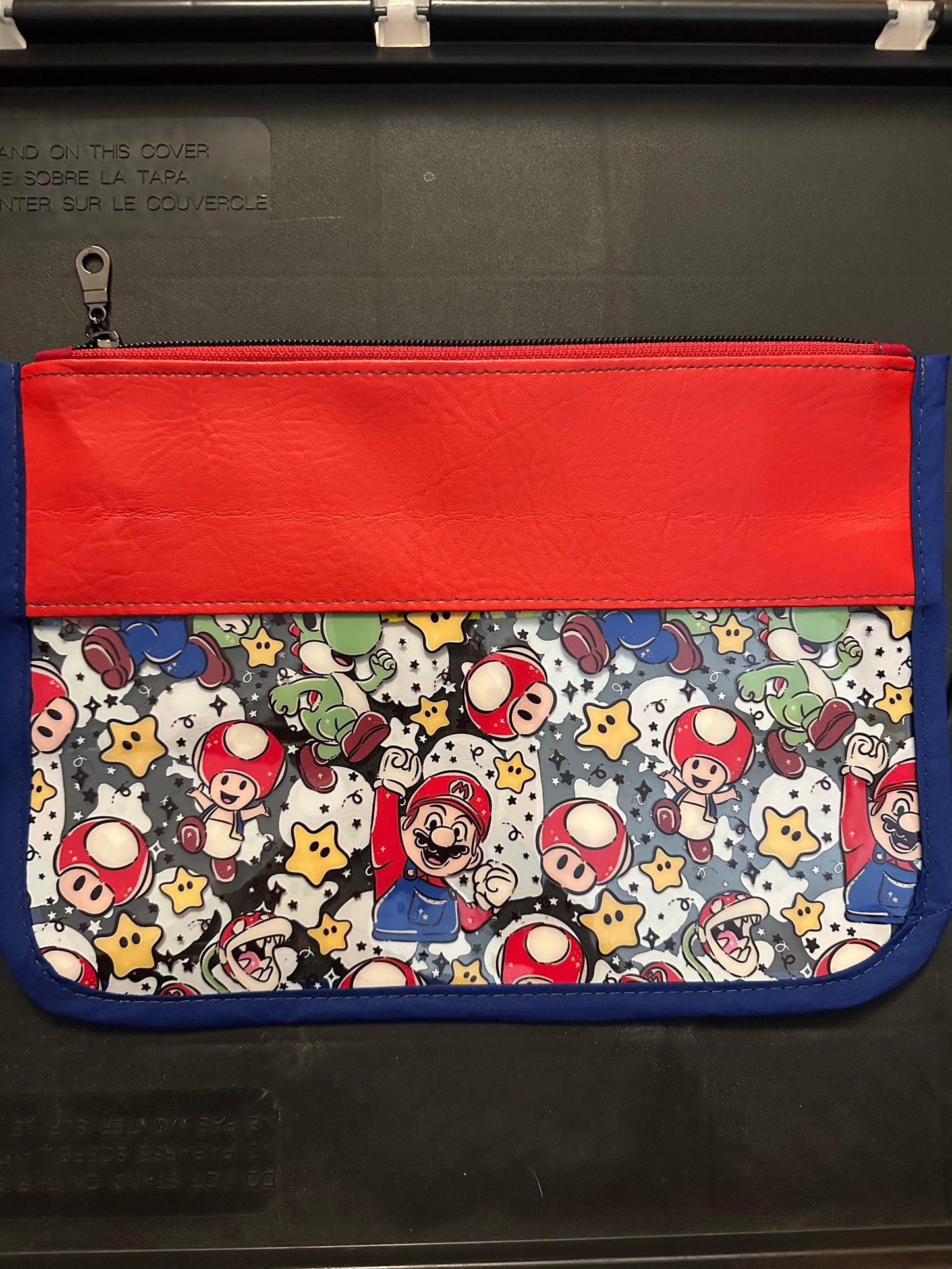 The Flat Clear Pouch